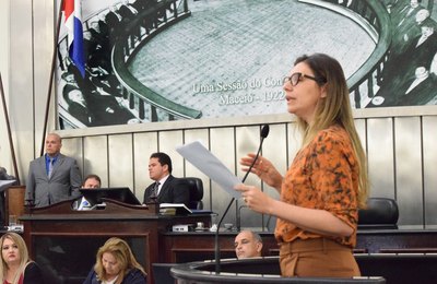 Bancada Feminina solicita criação da Comissão de Direitos da Mulher 