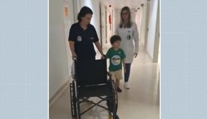 Brenno Fernandes Girdziauckas, de 4 anos, volta a andar três meses depois acidente