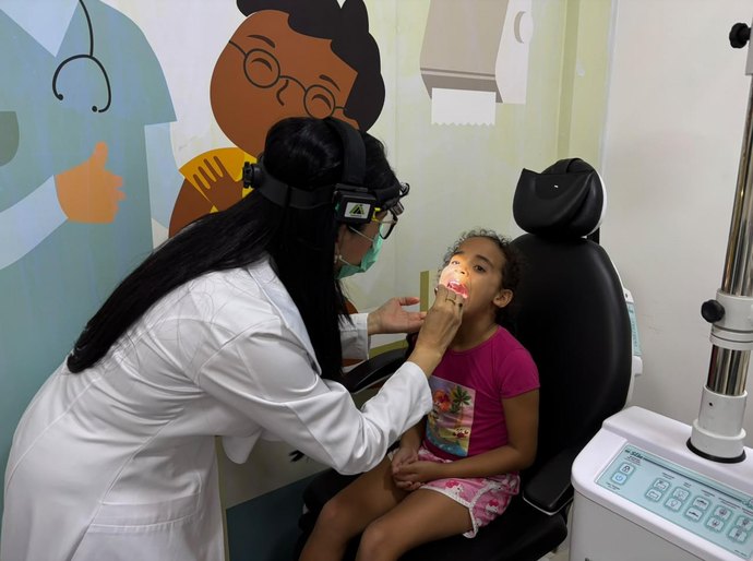 Médica orienta sobre período para levar crianças ao otorrinolaringologista pela primeira vez