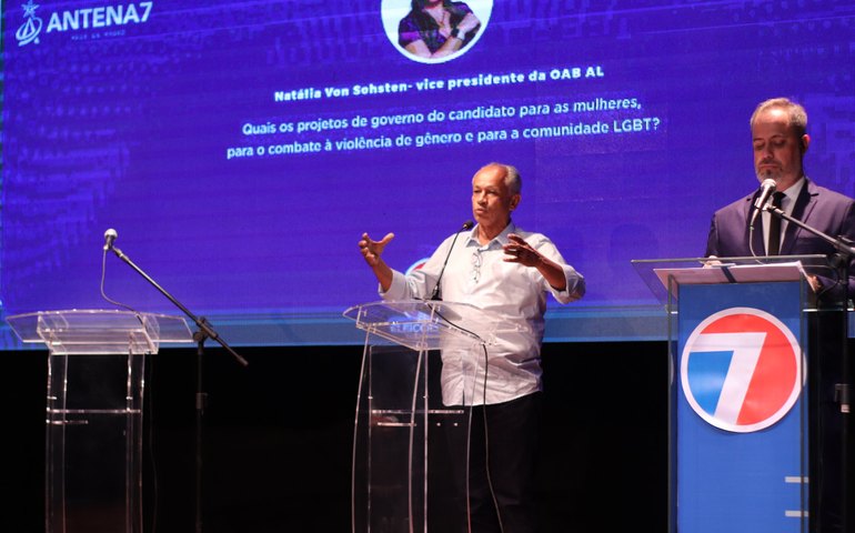 Professor Cícero Albuquerque defende os trabalhadores alagoanos no primeiro debate ao Governo do Estado