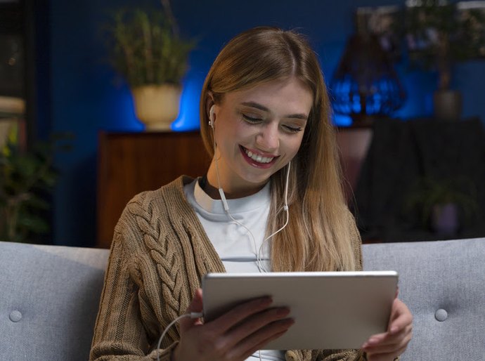 Uso prolongado de telas intensifica a fadiga ocular