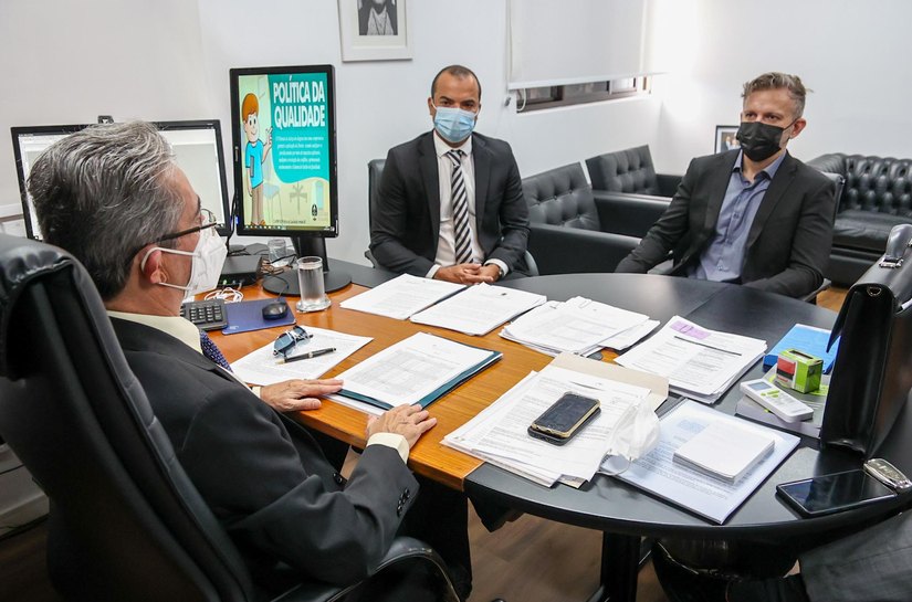 Corregedor Fábio Bittencourt recepciona novo Presidente da Arpen-AL