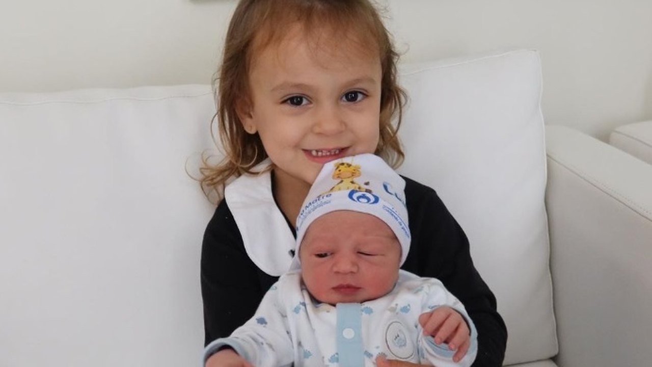 Tata Estaniecki anuncia nascimento do segundo filho e diz que família 'está completa'