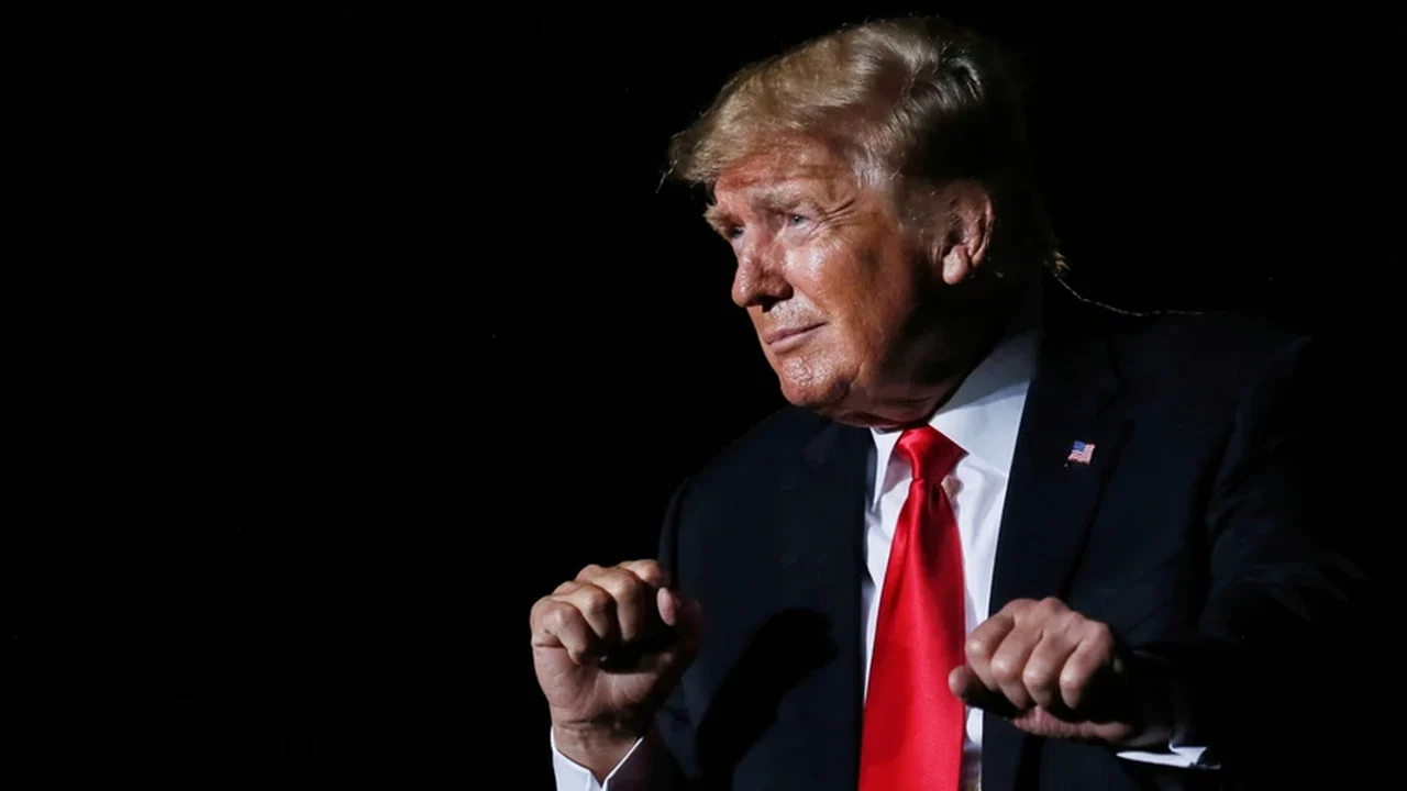 Eleições EUA: FBI investiga ataque cibernético à campanha de Trump