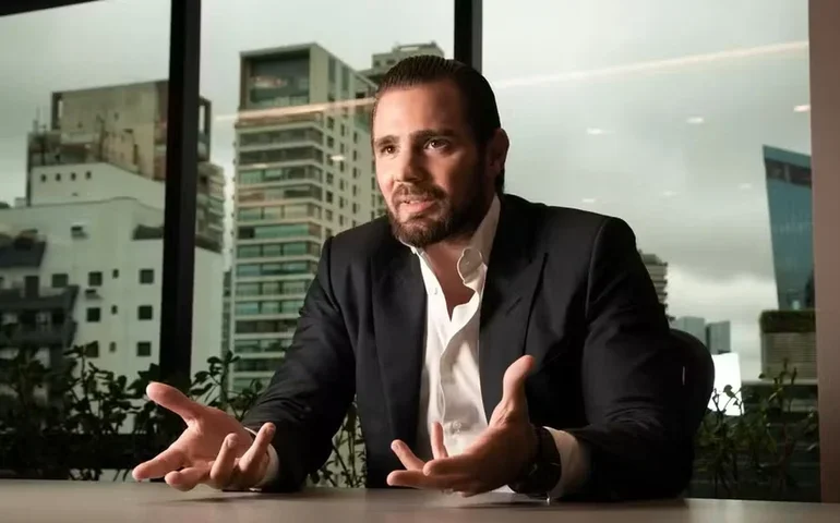 Daniel Vorcaro, dono do Banco Master, é preso pela PF por ordem do STF