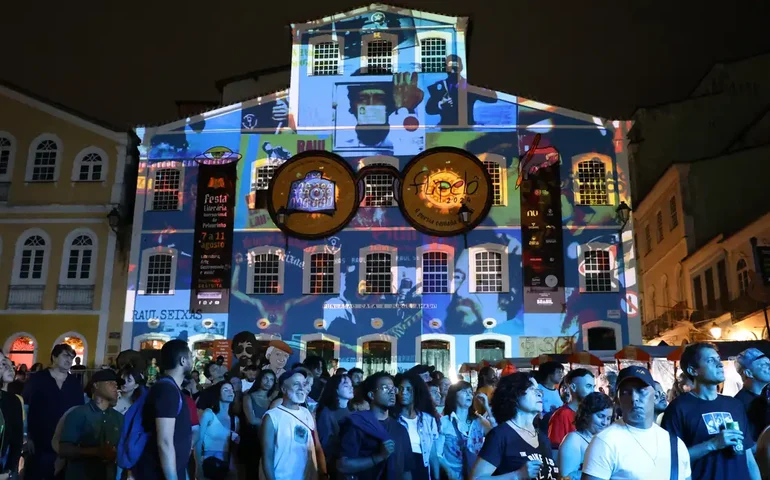 “Meu pai segue mais vivo que muitos vivos”, diz filha de Raul Seixas