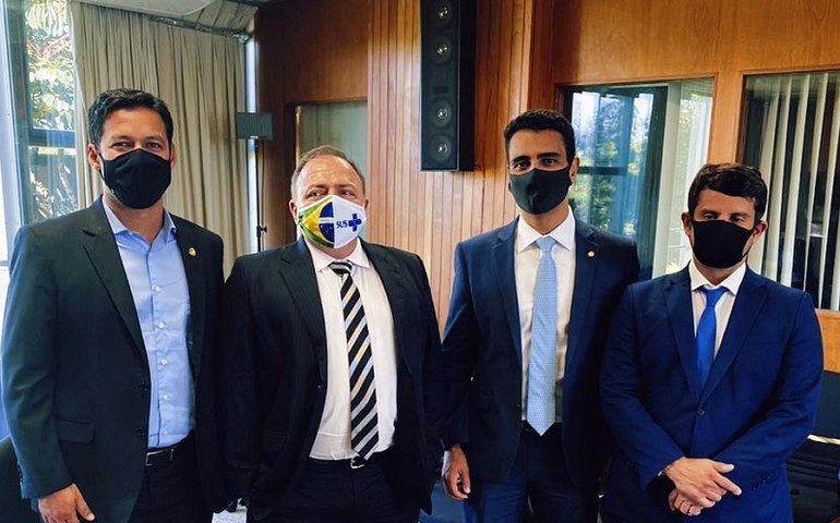 Em Brasília, JHC discute com ministro da saúde Plano de Vacinação em Maceió