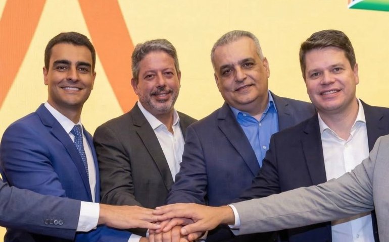 Entre Flávio e Renan, JHC vira centro de uma guerra silenciosa pela eleição de outubro