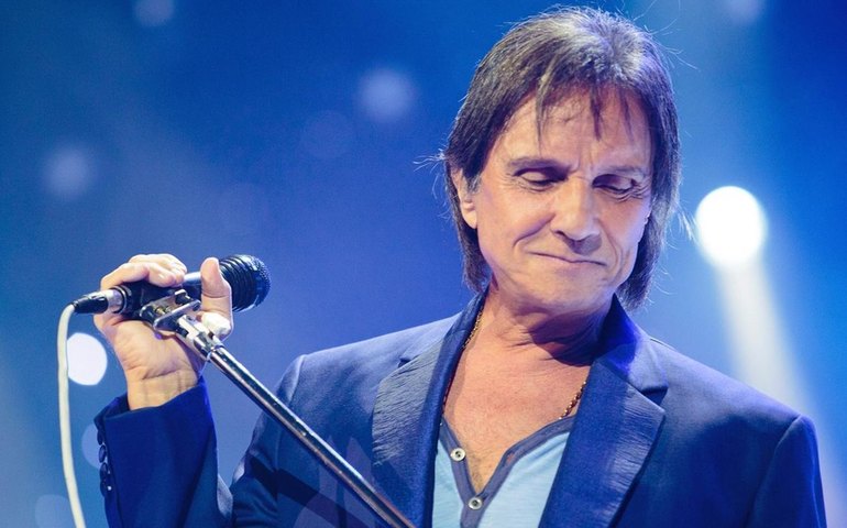 É a vez de Roberto Carlos fazer um livro sobre Roberto Carlos