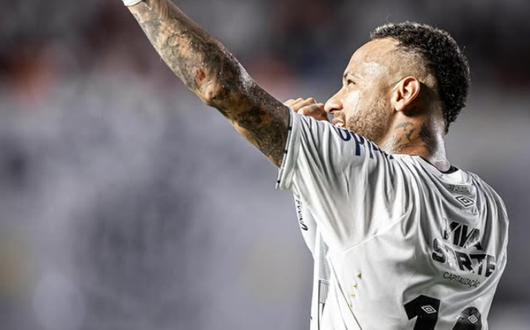 Comissão técnica da CBF acompanha treino do Santos e Neymar fica mais perto de volta à seleção