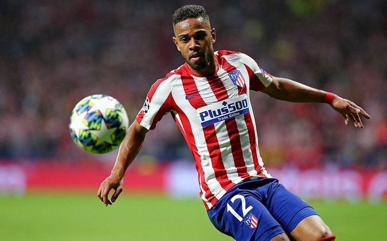 Sem Renan Lodi, diagnosticado com covid-19, Atlético de Madrid volta aos treinos