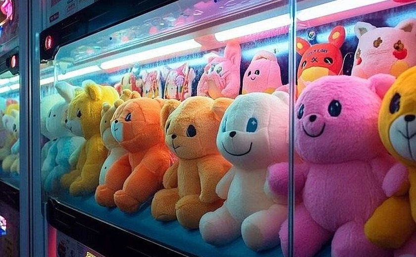 Polícia Civil do Rio desmantela esquema de 'golpe da garra fraca' em máquinas de pelúcia