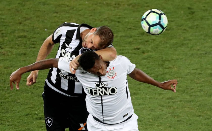 Corinthians perde para Botafogo e diminui vantagem na liderança