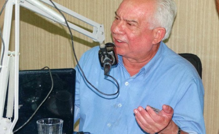 Sérgio Lira em entrevista a uma rádio local. Foto: Severino Carvalho