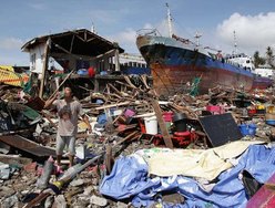 Supertufão Haiyan deixou ao menos 1200 pessoas mortas nas Filipinas