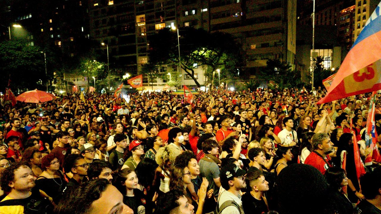 Estudantes vão às ruas em SP em apoio a Lula e apostam em virada no segundo turno