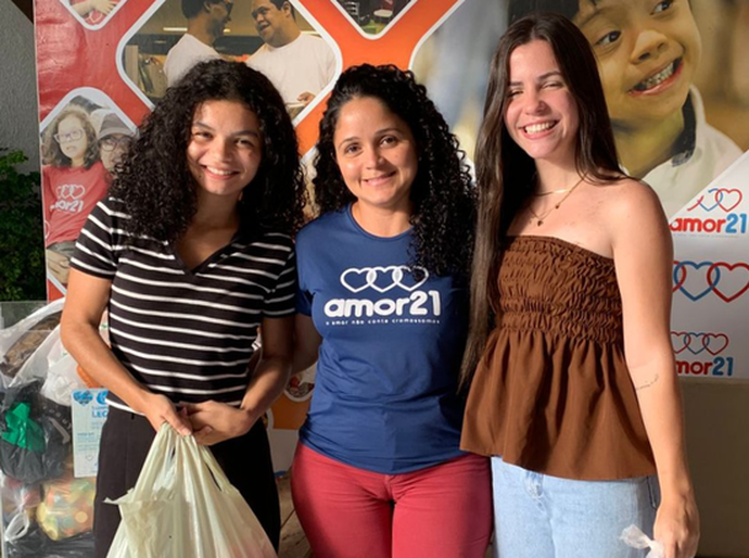 TRE-AL faz doação de tampinhas plásticas para o Instituto Amor 21