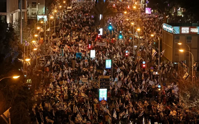 Antes de votação crucial em Israel, 10 mil reservistas anunciam que vão parar de servir