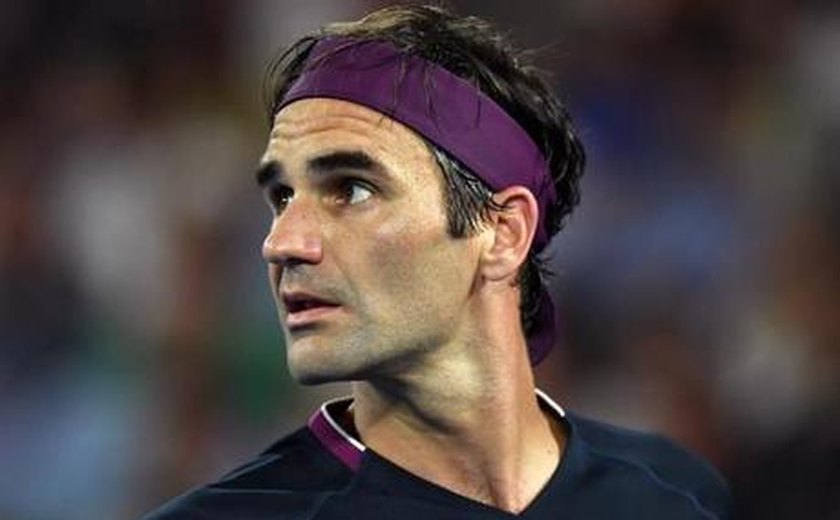 Federer tem trabalho, mas vai às oitavas de Wimbledon. Zverev também se garante