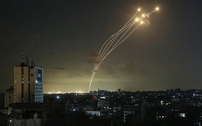 Israel ataca Gaza e deixa principais aeroportos da Síria fora de serviço