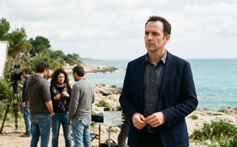 François Ozon leva 'O estrangeiro' para as telas e encara o peso de um clássico: 'Queria respeitar Camus, mas também dar voz aos árabes'