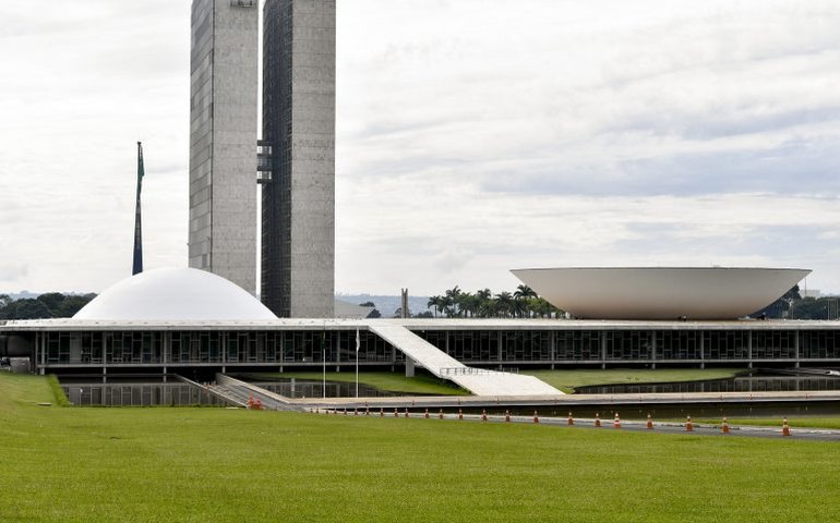 Congresso discute caso Banco Master, acordo Mercosul-UE e fim da escala 6x1 no pós-carnaval