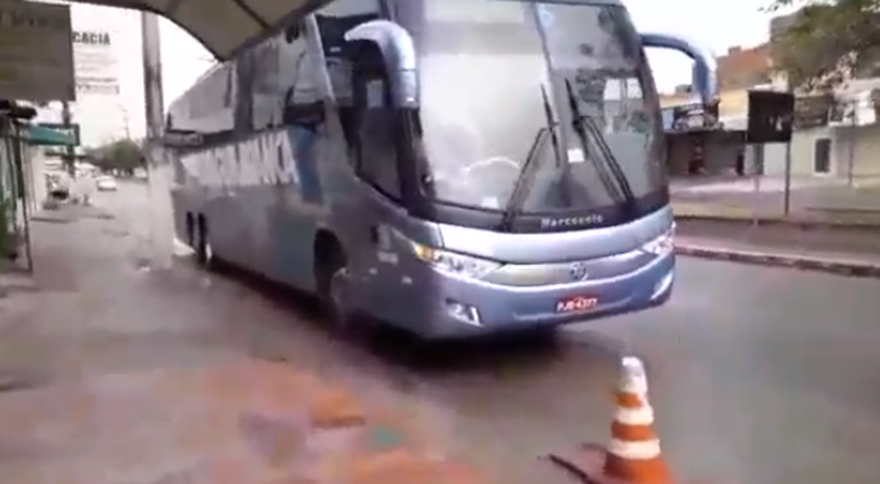 Ônibus interestadual é assaltado na BR 101