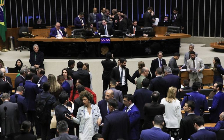 Câmara aumenta penas para crimes como extorsão e escudo humano