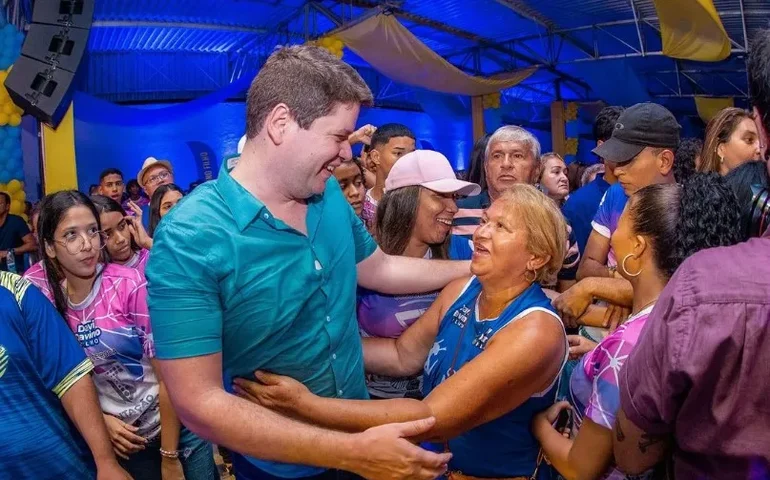 Davi Davino Filho reativa redes sociais e se mostra ‘vivo’ para eleição em Maceió