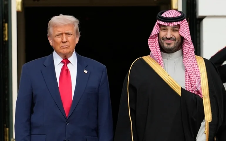 Especialistas em controle de armas alertam que a Arábia Saudita pode realizar enriquecimento de urânio sob o acordo proposto com os EUA.