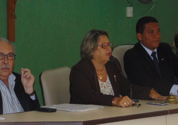 Apenas três vereadores comparecem à audiência para debater a saúde em Palmeira