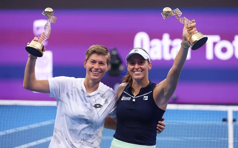 Stefani conquista seu 3º WTA 1000 e primeiro título em dupla com Schuurs
