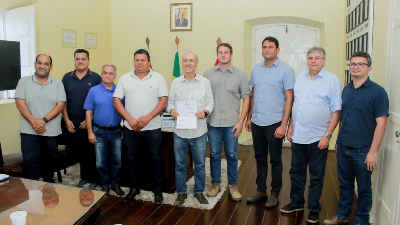 Ronaldo Lopes assina ordem de serviço para obras de drenagem no Ouro Verde, Litoral e Cacimbinhas