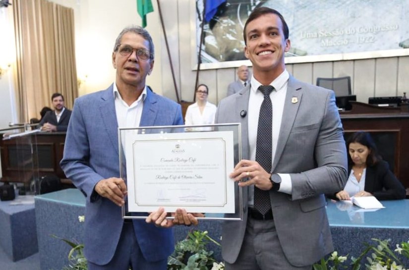Sessão solene da ALE marca criação da Comenda Rodrigo Café