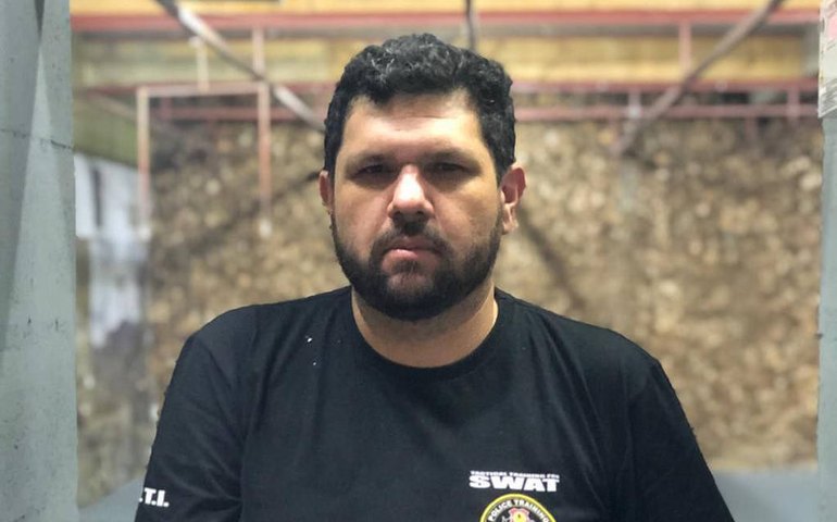 Foragido, blogueiro bolsonarista diz vir sempre ao Brasil e conta que cruzou fronteira com R$ 300 mil em capa de laptop