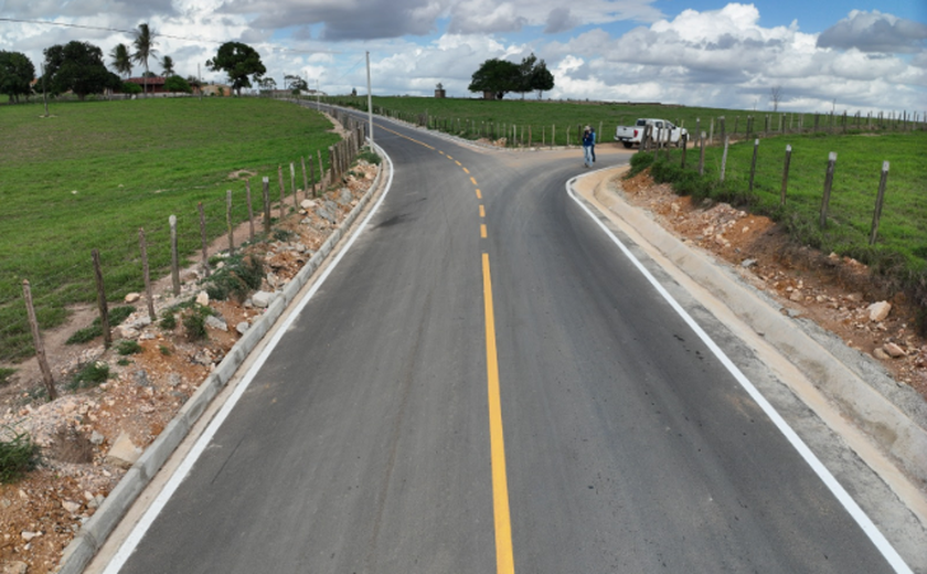 Codevasf e prefeitura municipal entregam qualificação de vias em Lagoa da Canoa (AL)