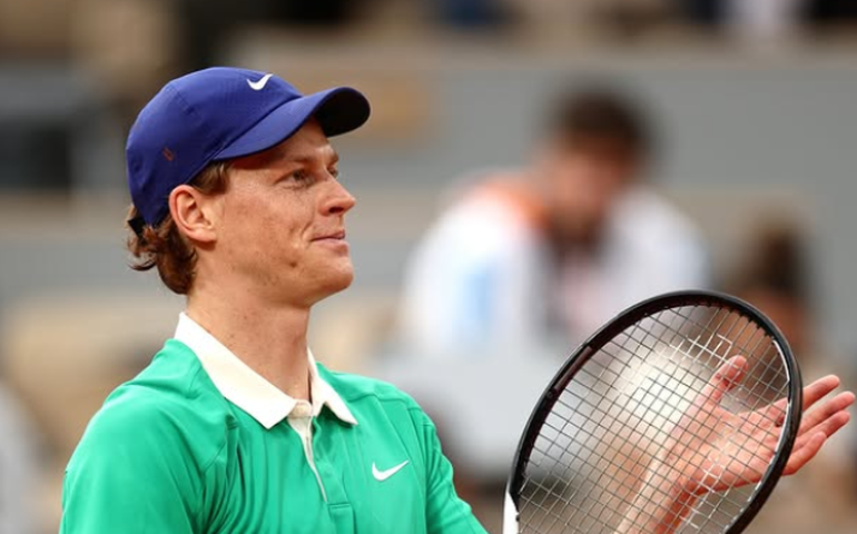 Sinner não toma conhecimento de australiano no US Open e mantém topo do ranking; Swiatek avança