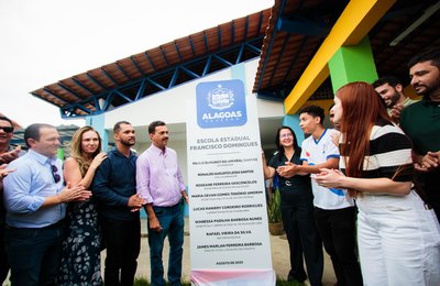 Em Limoeiro de Anadia, Governo do Estado entrega a 13ª unidade do Programa Escola do Coração