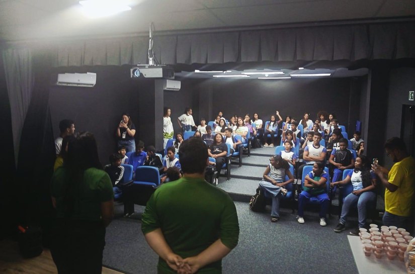 Alurb realiza Cine-Árvore no Parque Biblioteca