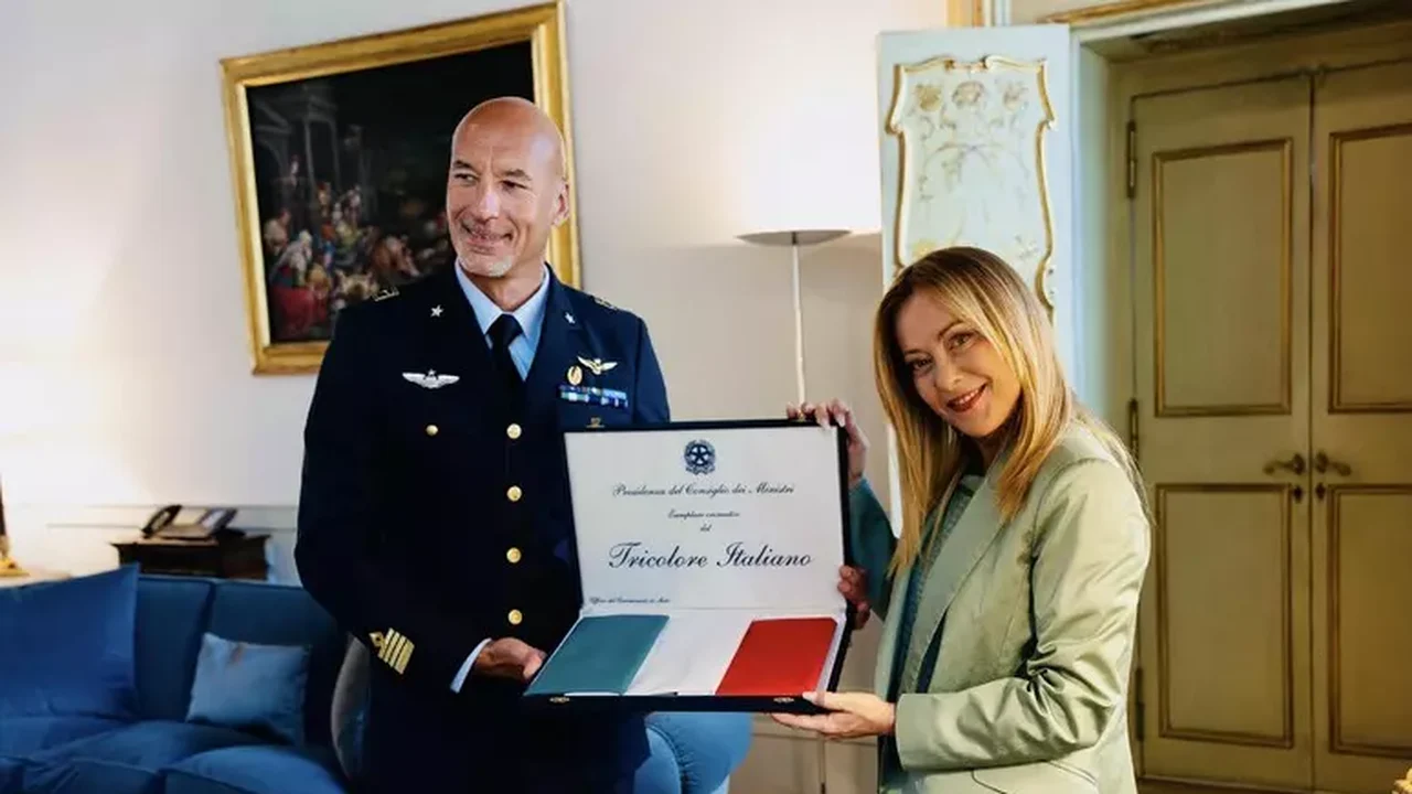 Meloni entrega bandeira italiana a piloto da missão Artemis 3