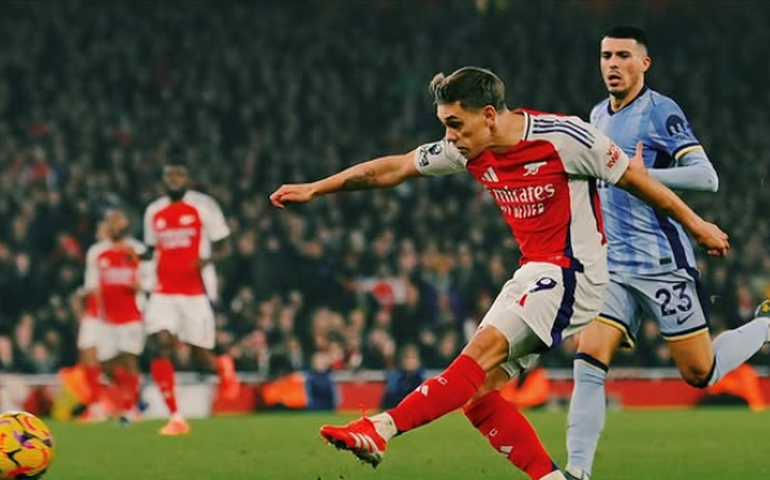 Arsenal vira clássico diante do Tottenham e fica a quatro pontos do líder Liverpool no Inglês