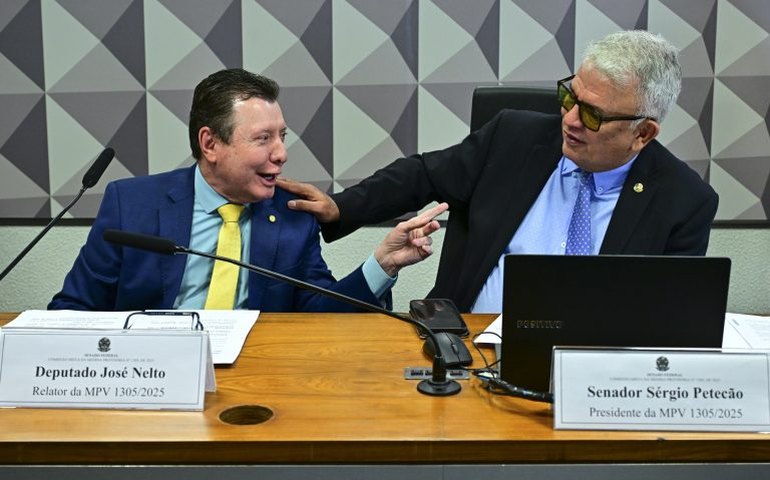 Comissão aprova fim de cobrança de taxa para taxistas