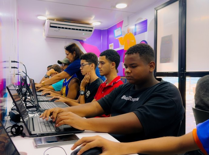 Tech Massa retoma atividades e leva cursos gratuitos ao Benedito Bentes e ao Rio Novo
