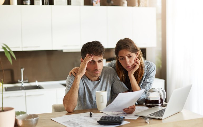 Porcentual de famílias endividadas sobe em outubro para 74,6%, diz CNC