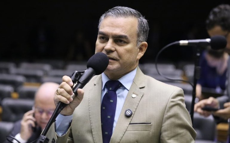 Comissão da Câmara aprova suspensão de norma sobre vacinação infantil contra Covid-19