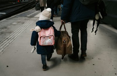 Parceiros e pais são as principais influências nas decisões de viagem dos brasileiros, aponta Booking.com