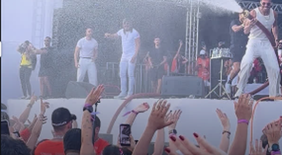 Bell Marques encerra evento em Maceió com grande show