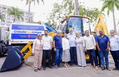 Prefeita Tia Júlia entrega equipamentos a secretarias municipais com apoio de autoridades estaduais e federais