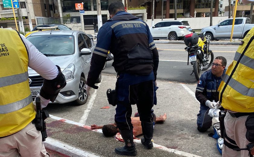 Briga entre homens em situação de rua deixa um ferido na Ponta Verde