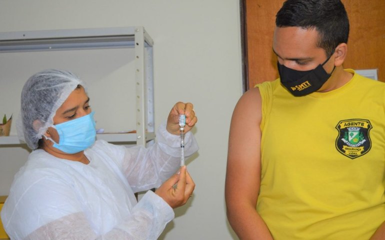 Agentes de Trânsito de Arapiraca recebem primeira dose de vacina contra Covid-19